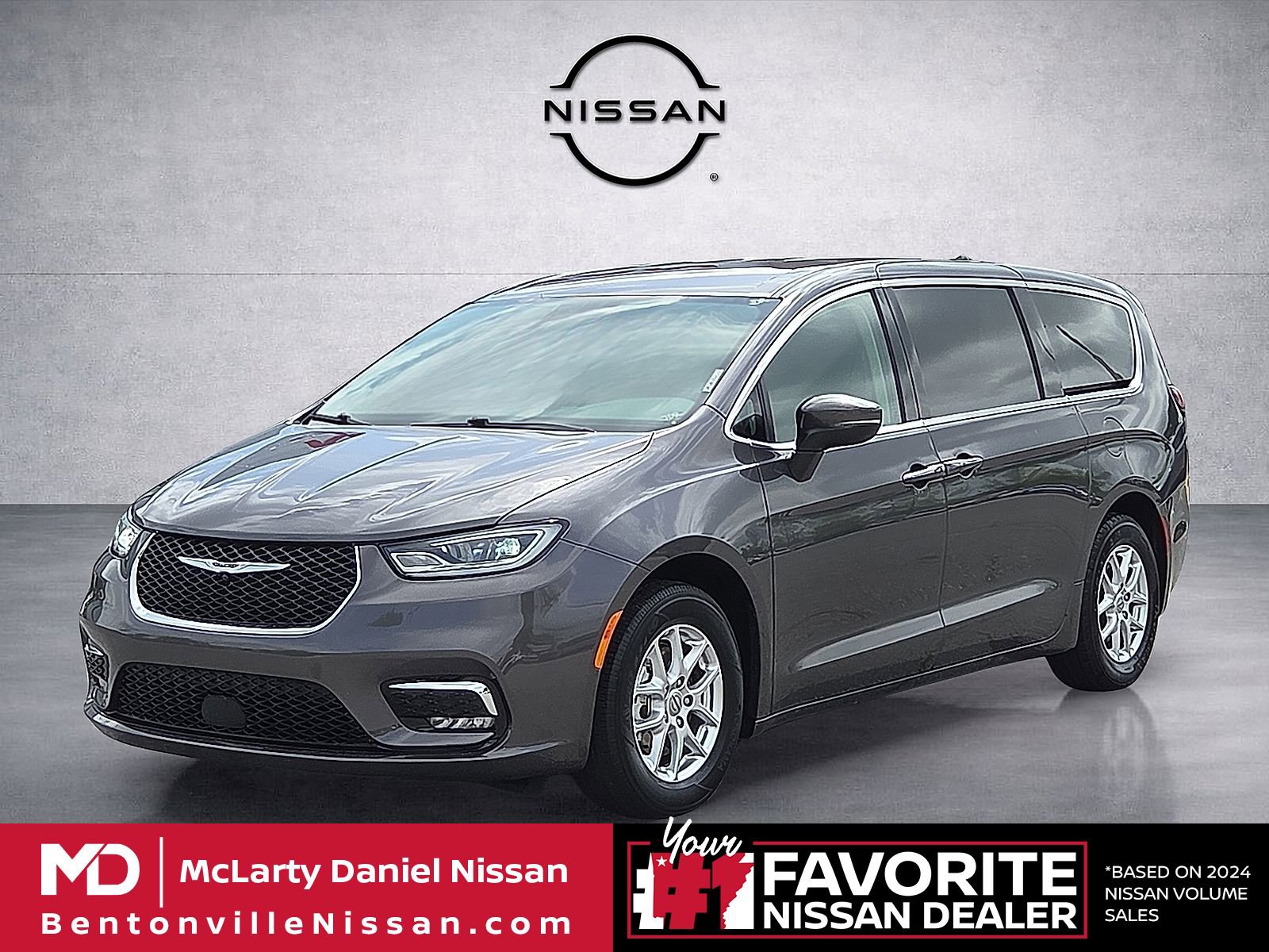 Used 2023 Chrysler Pacifica Touring-L FWD video 2