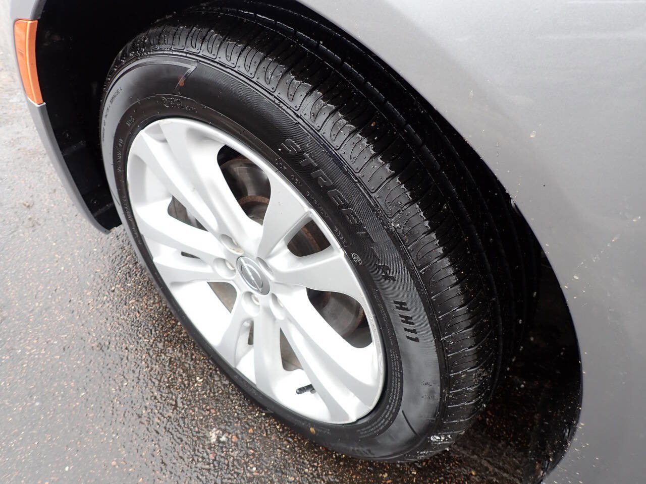 Used 2016 Chrysler 200 Limited image 11