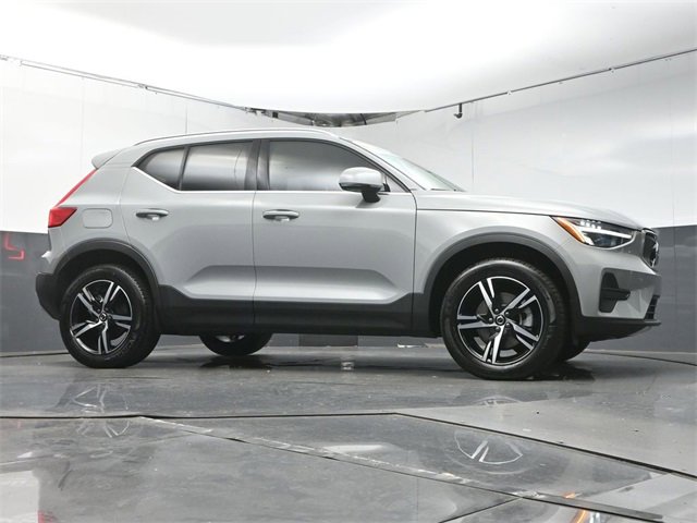 Used 2025 Volvo XC40 B5 Core image 33