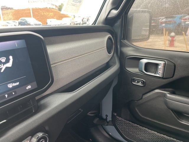 Used 2025 Jeep Wrangler Sport image 27