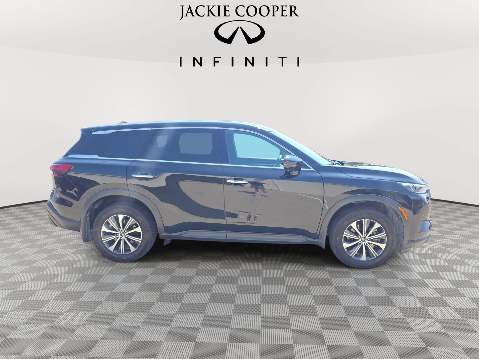 Certified 2025 INFINITI QX60 Pure AWD/4WD image 4