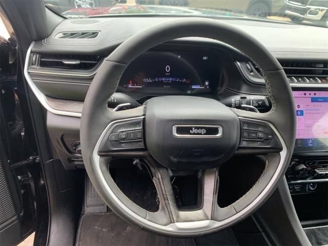 Used 2025 Jeep Grand Cherokee Limited RWD image 8