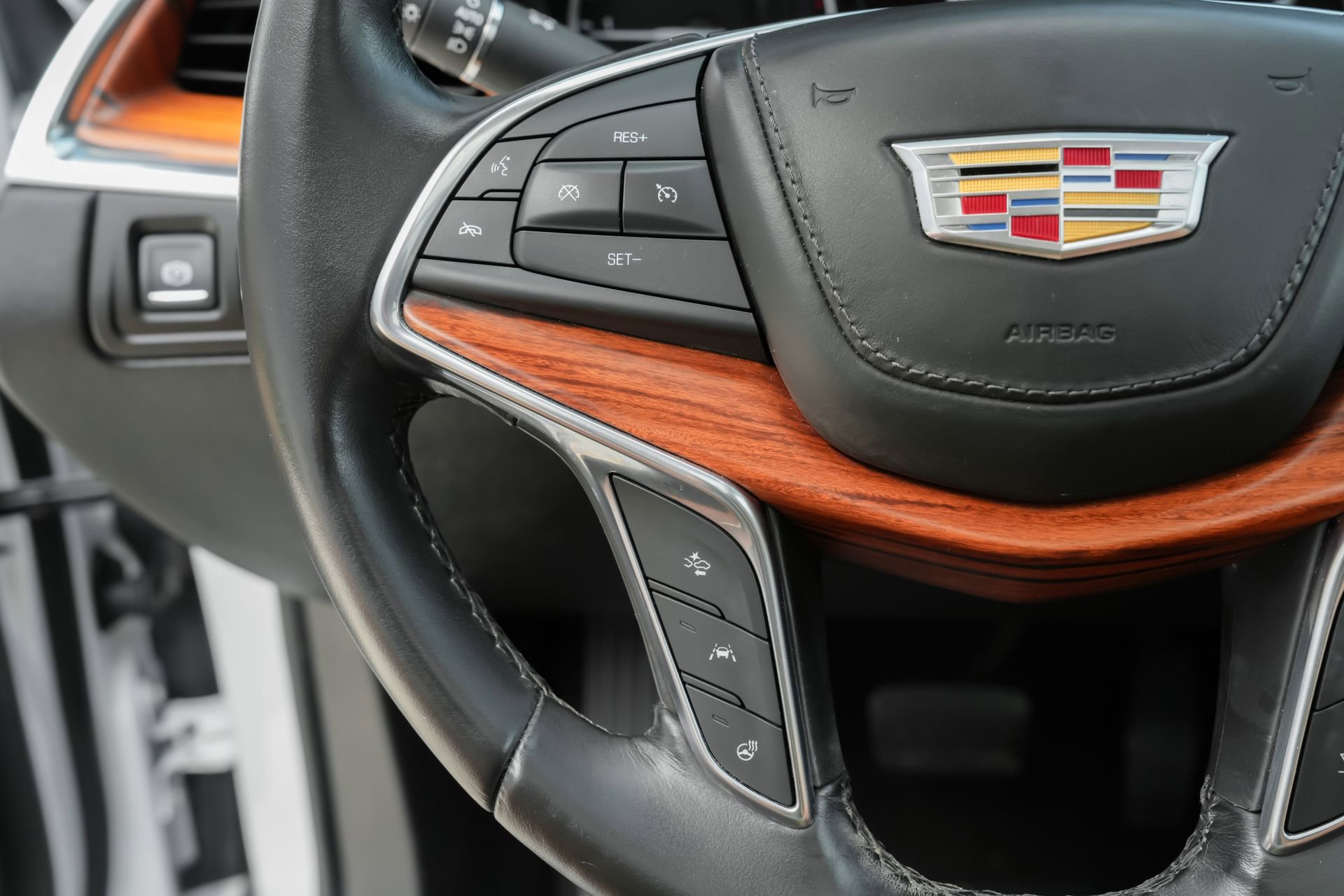 Used 2019 Cadillac XT5 Platinum image 17