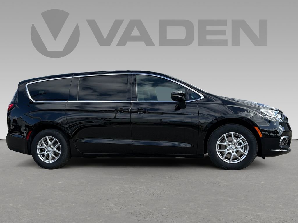 New 2026 Chrysler Pacifica Select image 6