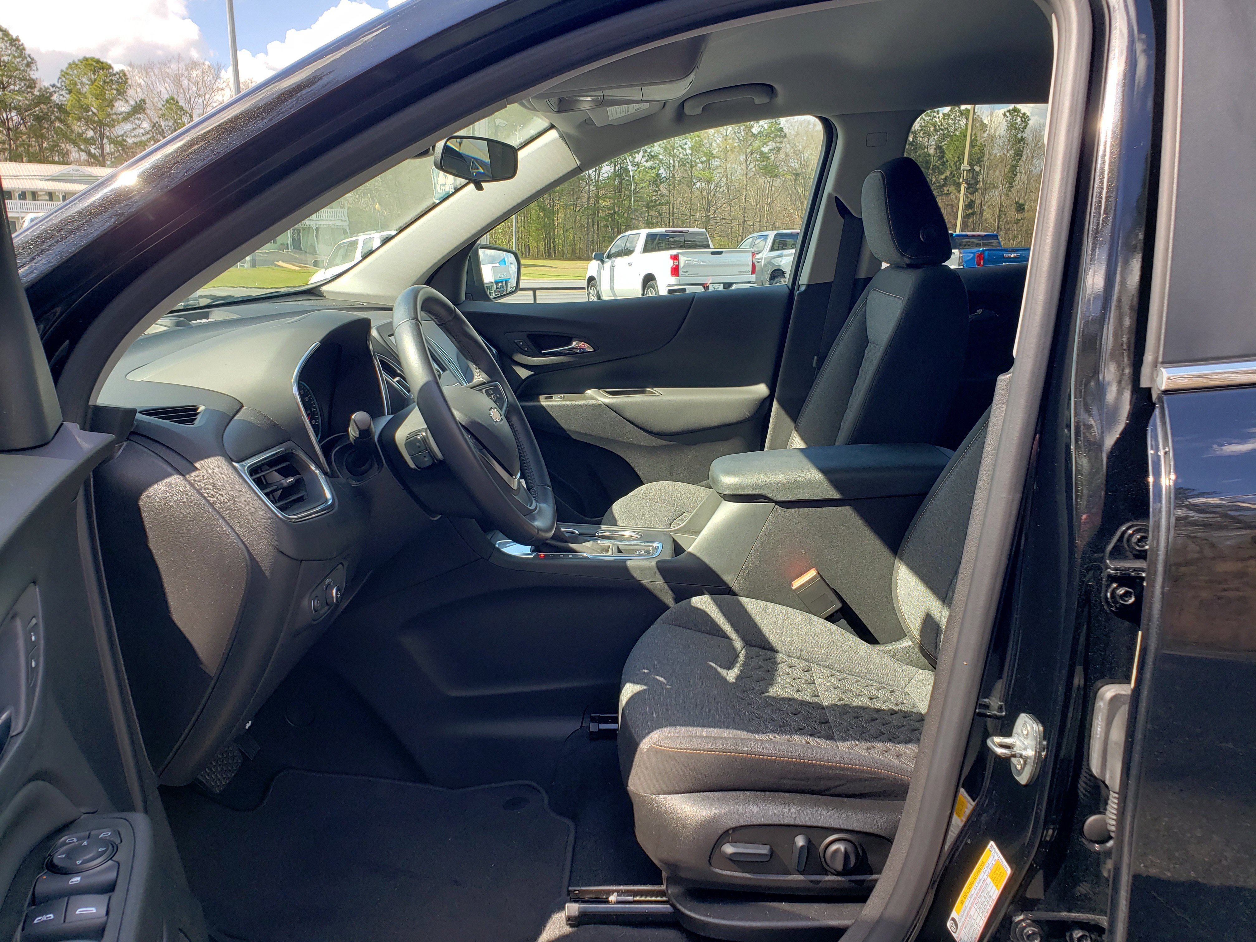 Used 2022 Chevrolet Equinox LT w/ Driver Convenience Package image 25