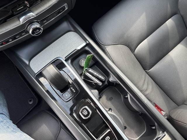 Used 2025 Volvo XC60 B5 Plus image 34