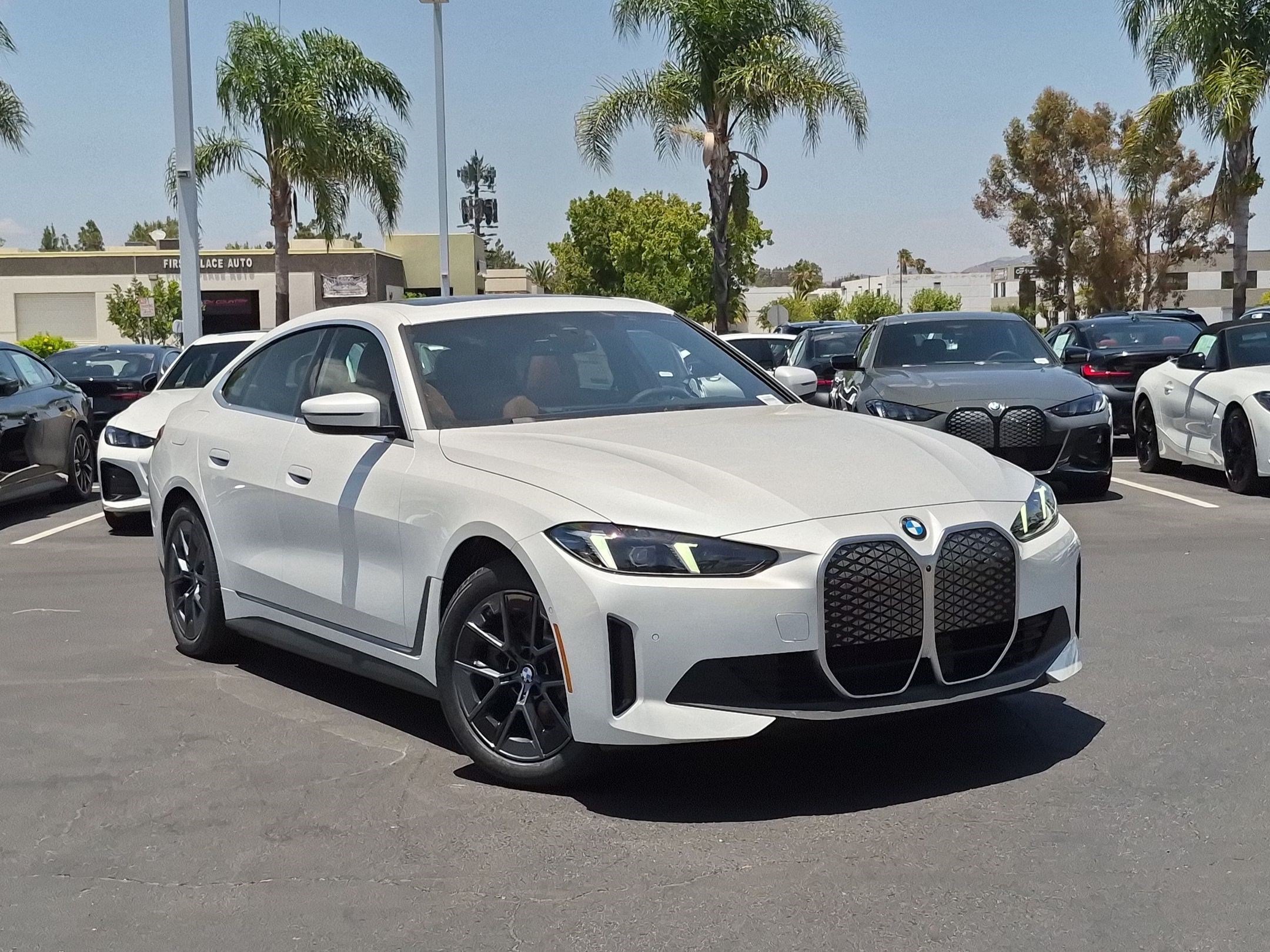 New 2026 BMW i4 eDrive40 w/ Parking Assistance Package RWD image 2