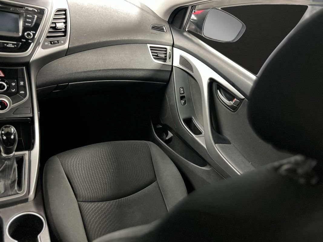 Used 2015 Hyundai Elantra SE w/ Option Group 03 FWD image 9