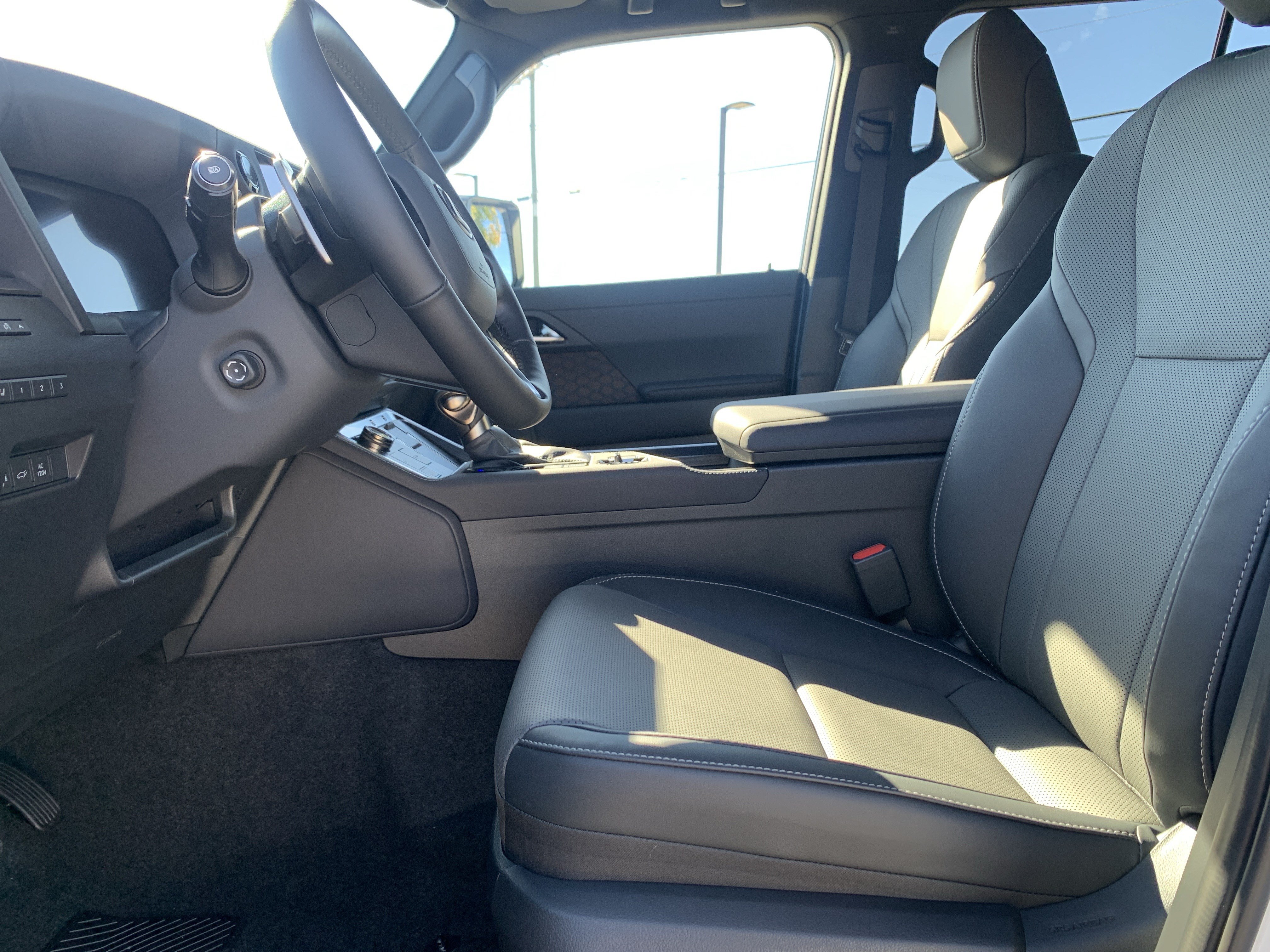 Used 2026 Lexus GX 550 w/ Accessory Package (2T) AWD/4WD image 16