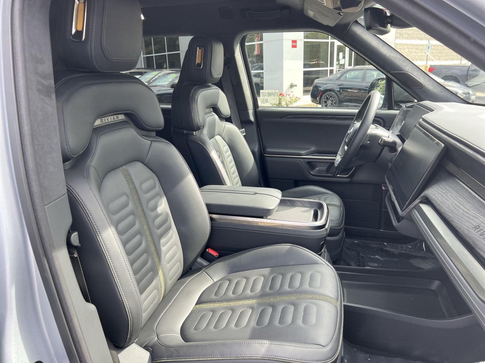 Used 2022 Rivian R1T Adventure AWD/4WD image 26