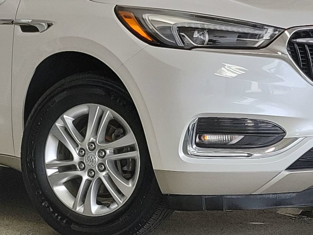 Certified 2018 Buick Enclave Essence FWD image 2