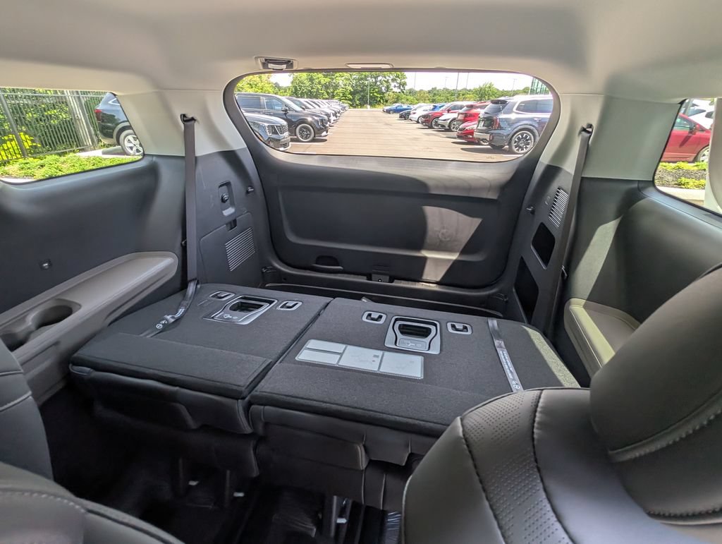 New 2026 Kia Carnival FWD image 10