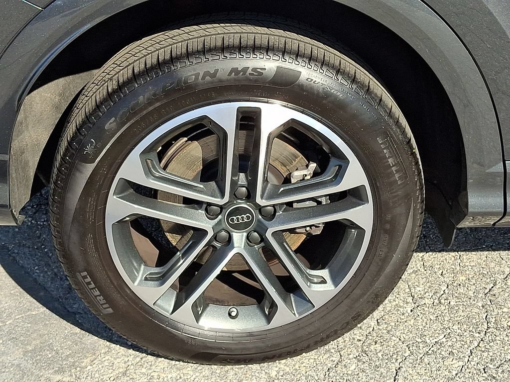 Certified 2025 Audi Q5 Premium w/ Convenience Package AWD/4WD image 8
