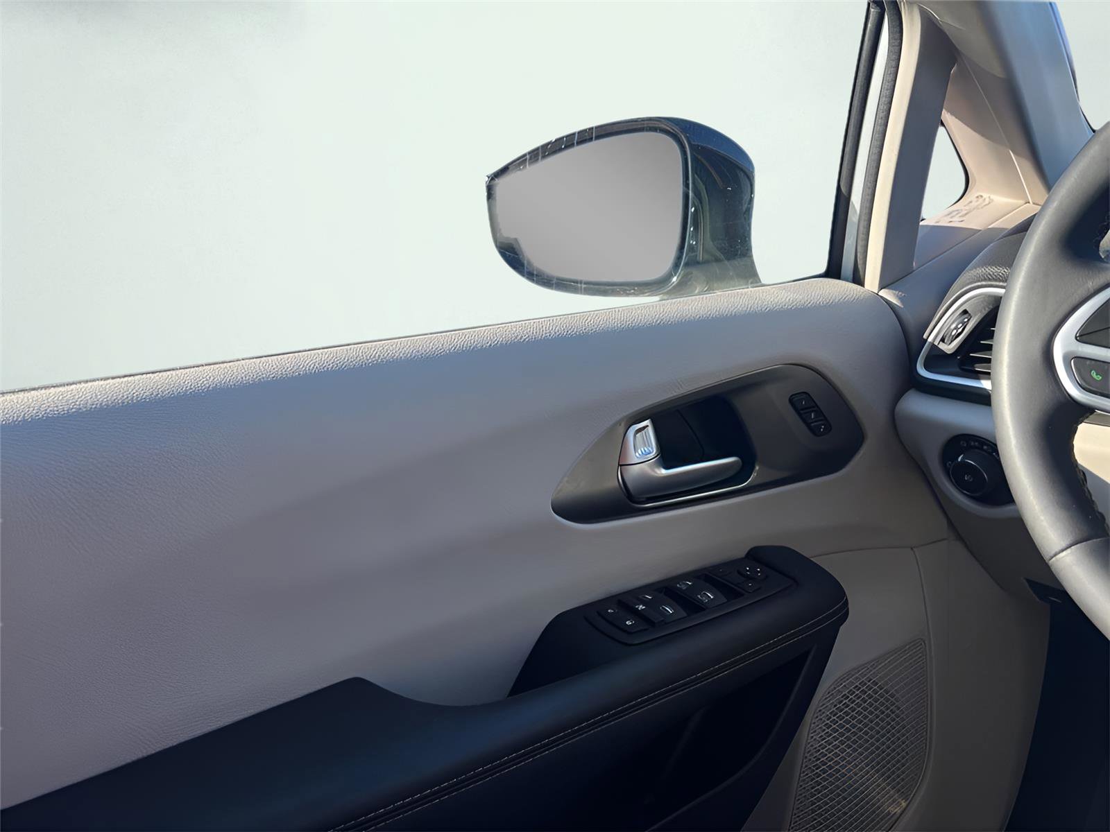 Used 2024 Chrysler Pacifica Touring-L FWD image 37