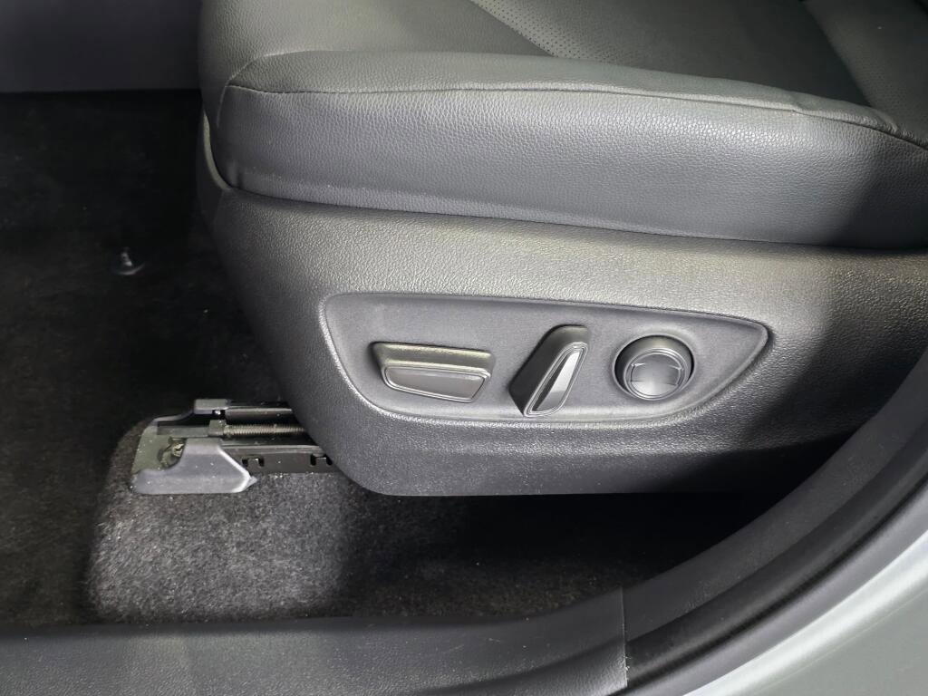 Used 2025 Toyota Grand Highlander AWD image 23