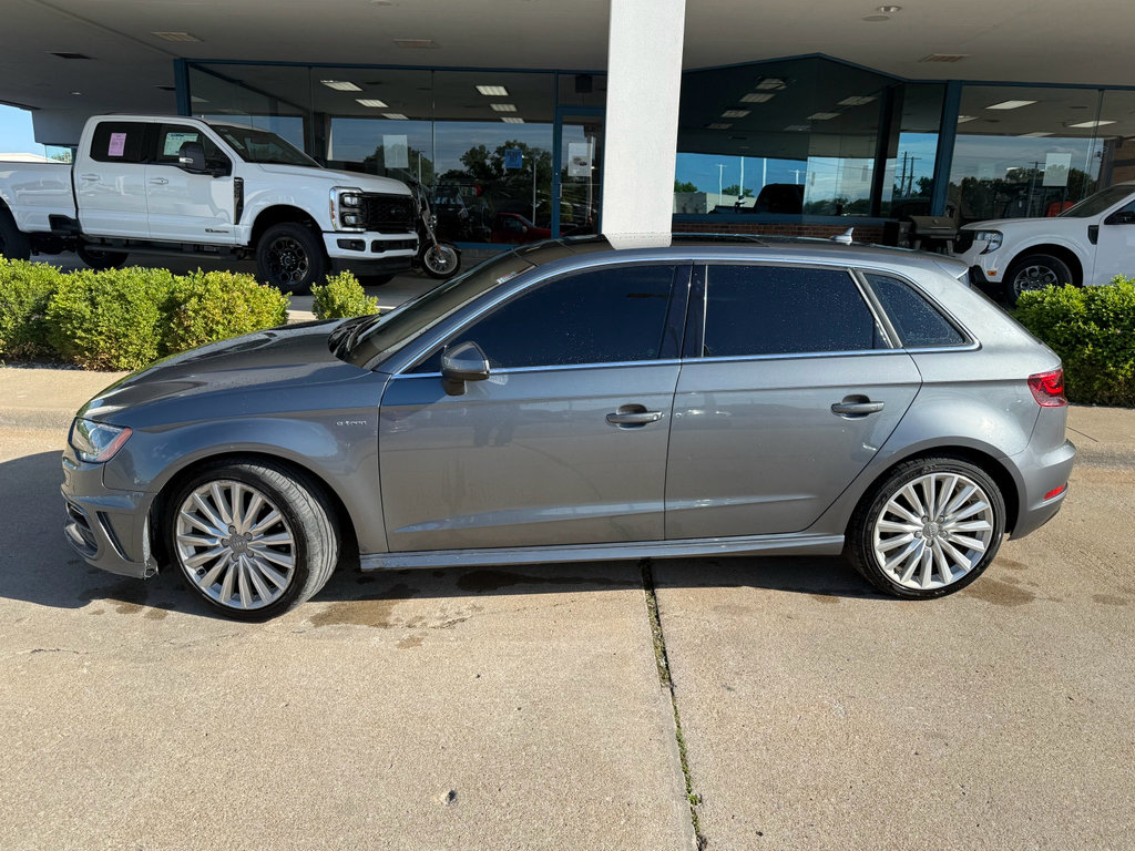 Used 2016 Audi A3 e-tron Premium Plus w/ Premium Plus Package FWD image 9