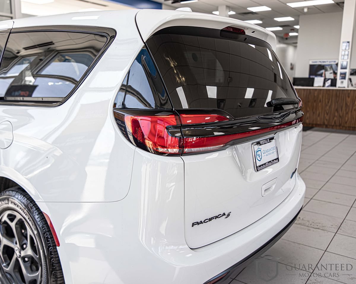 Used 2022 Chrysler Pacifica Touring-L w/ S Appearance Package FWD image 12