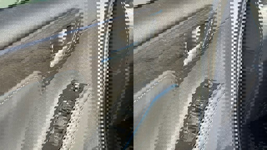 New 2025 Toyota Highlander Platinum image 13