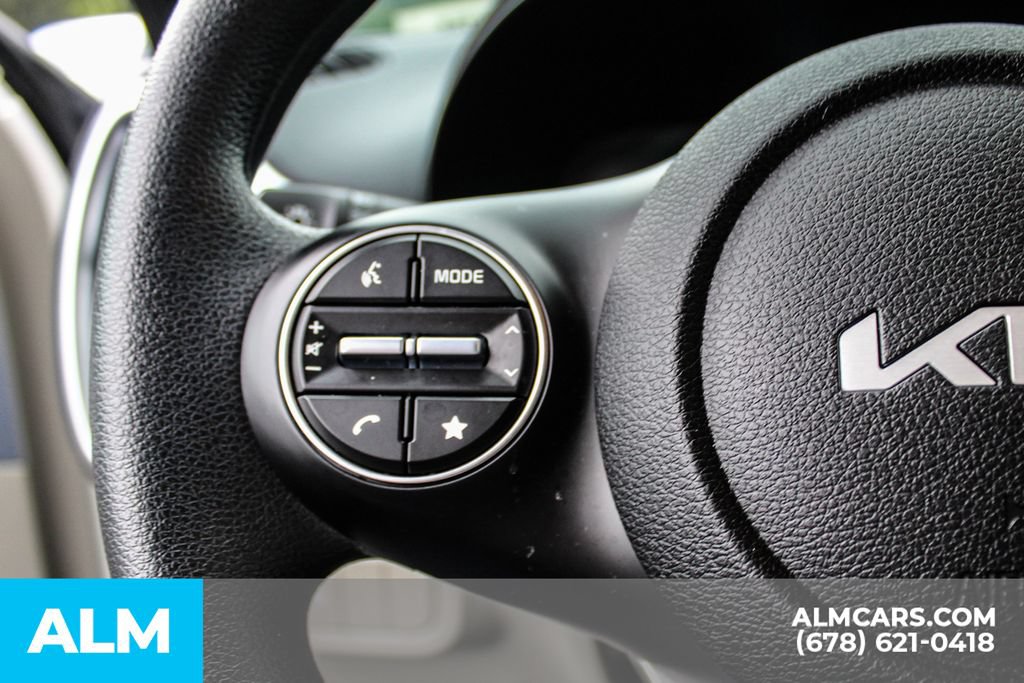 Used 2025 Kia Soul LX w/ LX Technology Package FWD image 25