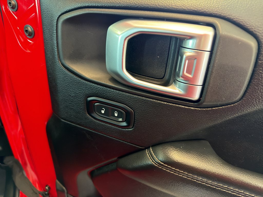 Used 2020 Jeep Wrangler Unlimited Sahara AWD/4WD image 16