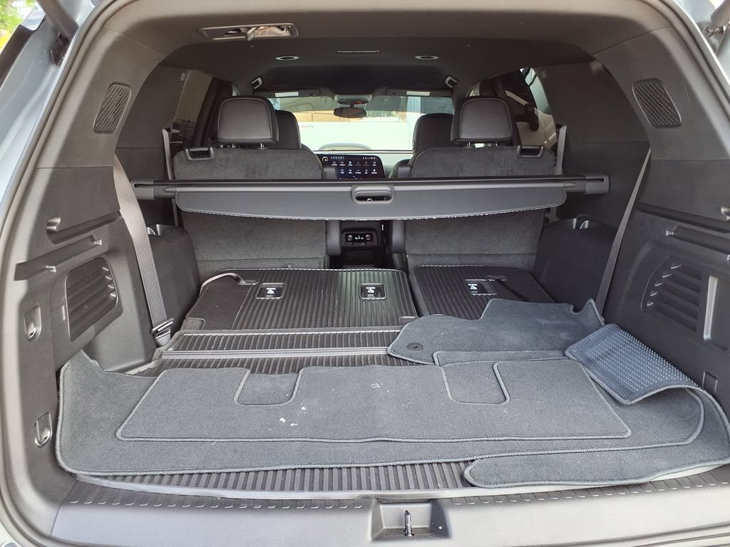 Used 2026 Chevrolet Traverse LT w/ LPO, Floor Liner Package FWD image 10