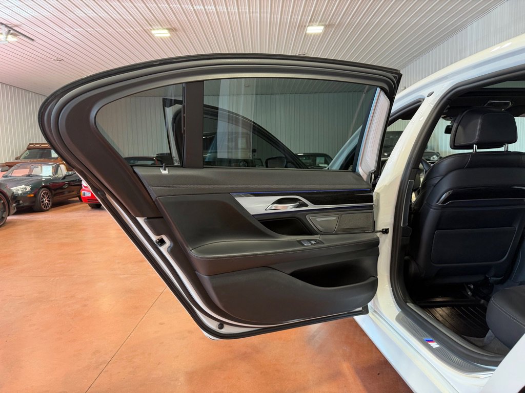 Used 2020 BMW 740i xDrive w/ M Sport Package AWD/4WD image 15