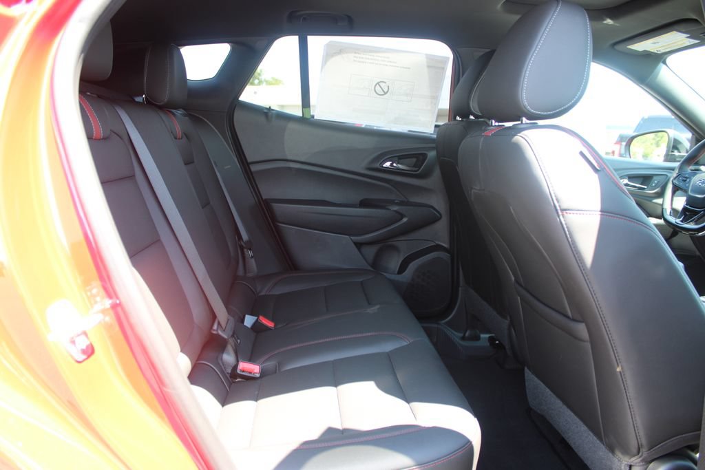 New 2026 Chevrolet Trax RS w/ Sunroof Package FWD image 32