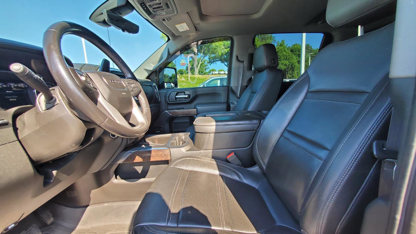 Used 2022 GMC Sierra 2500 Denali w/ Denali Ultimate Package AWD/4WD image 3