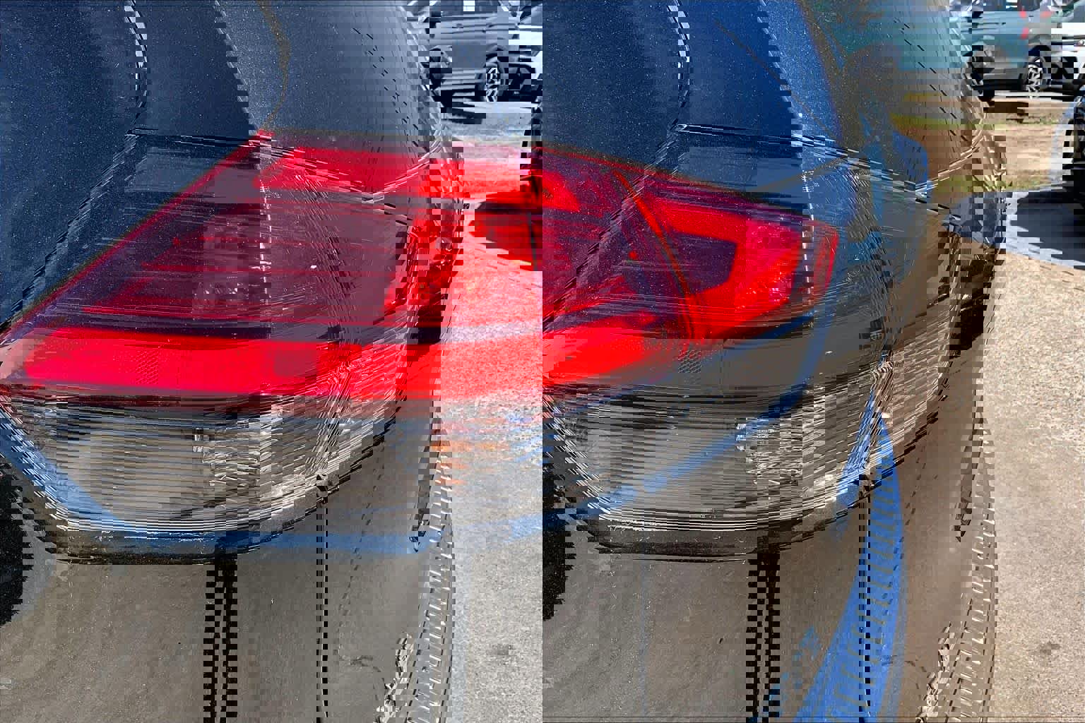 Used 2017 Nissan Rogue SV w/ Midnight Edition Package image 27