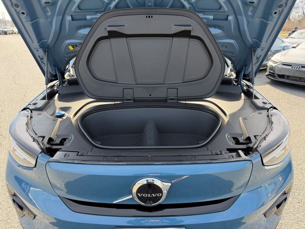 Certified 2023 Volvo C40 P8 Recharge Plus w/ Protection Package Premier image 34