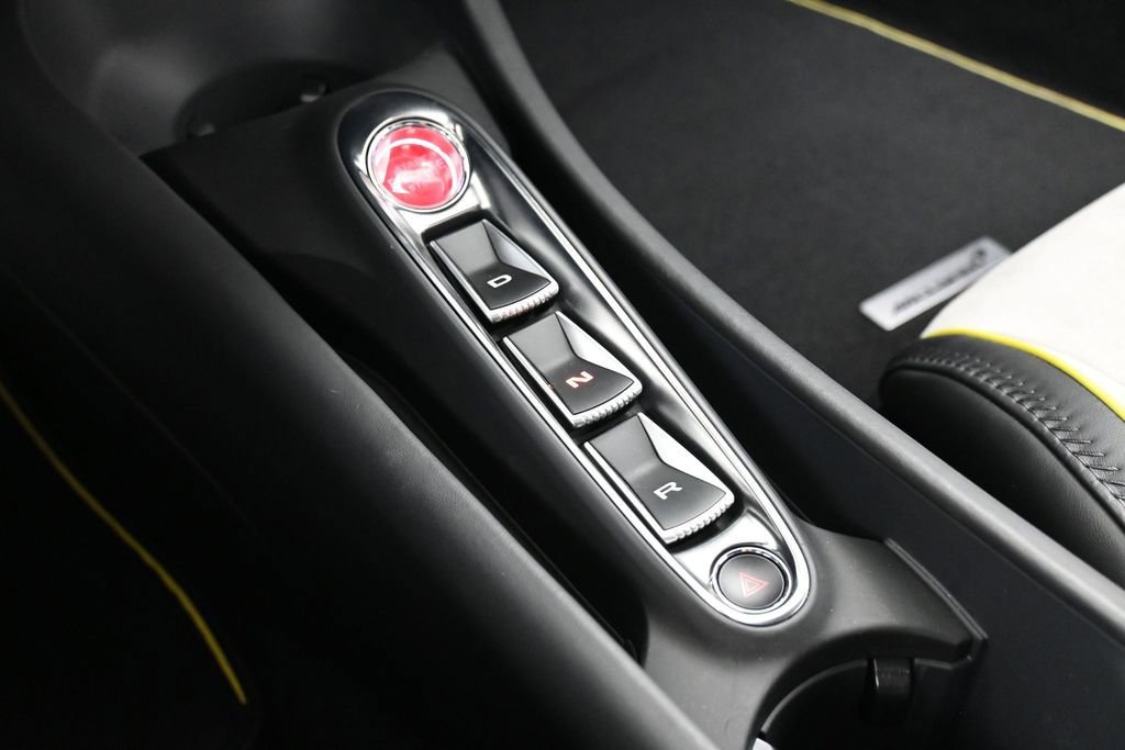 Used 2024 McLaren Artura RWD image 21