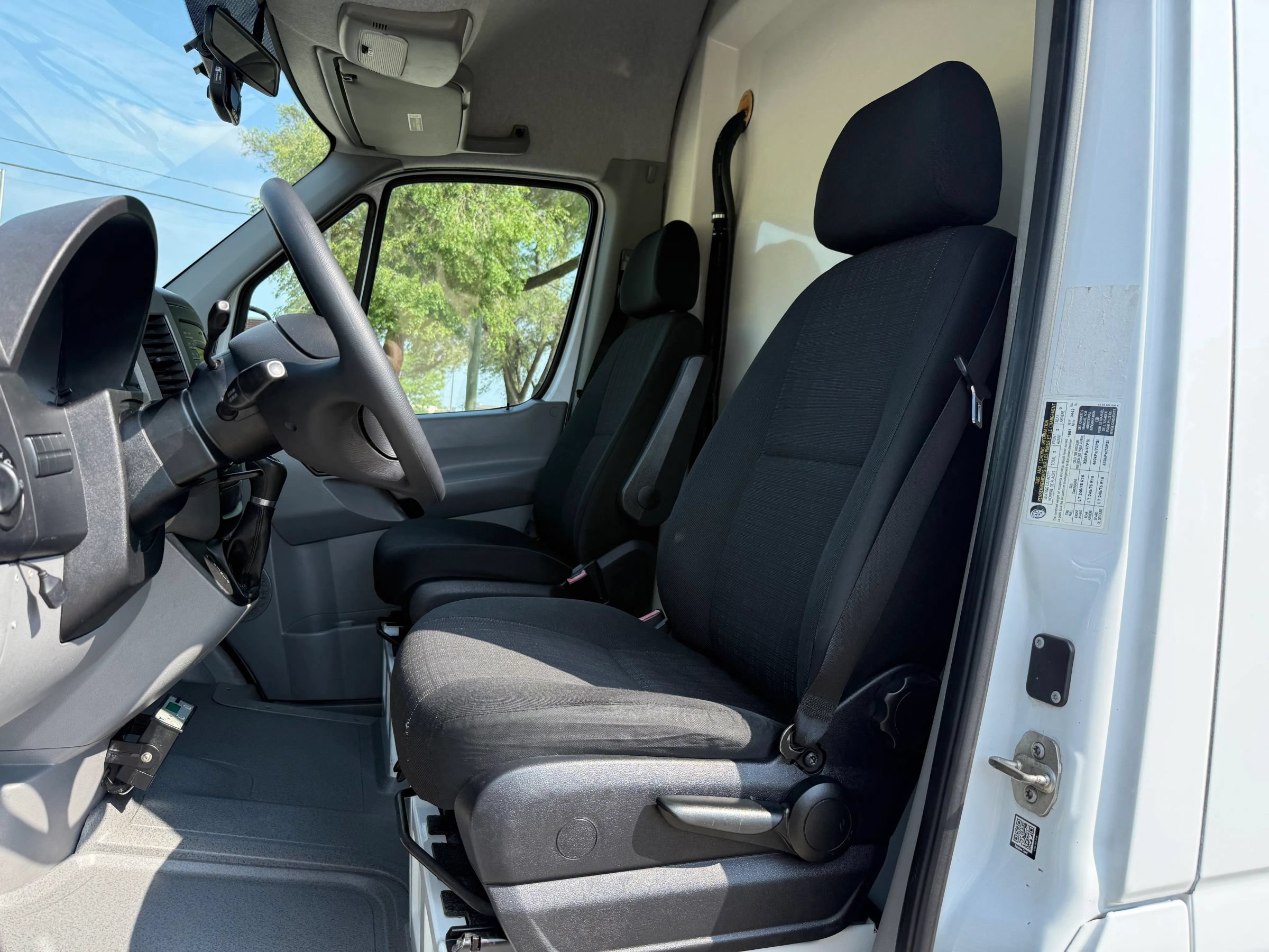 Used 2015 Freightliner Sprinter 2500 w/ Additional Battery Package RWD image 11