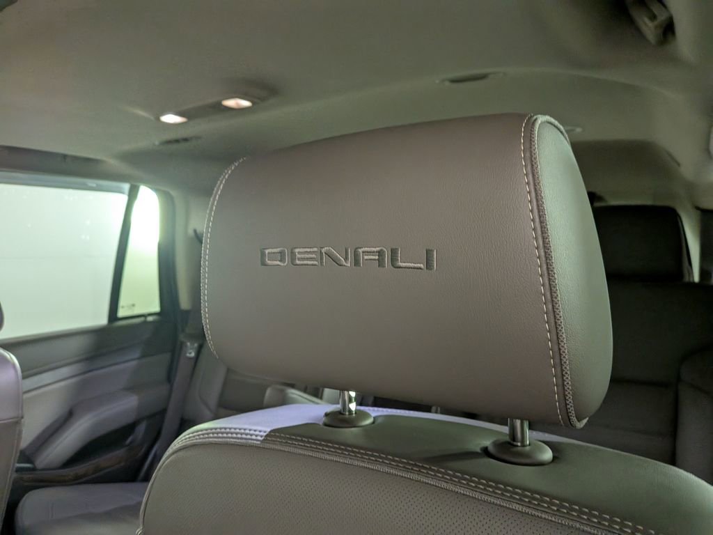 Used 2020 GMC Yukon Denali w/ Denali Premium Package image 19