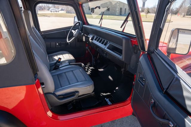 Used 1993 Jeep Wrangler S image 31
