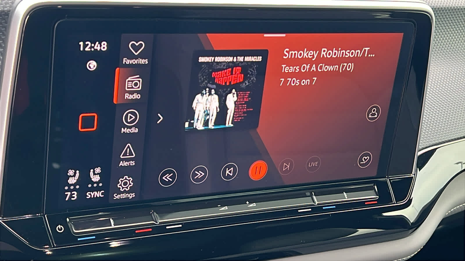 Used 2024 Volkswagen Atlas Cross Sport SEL R-Line image 15