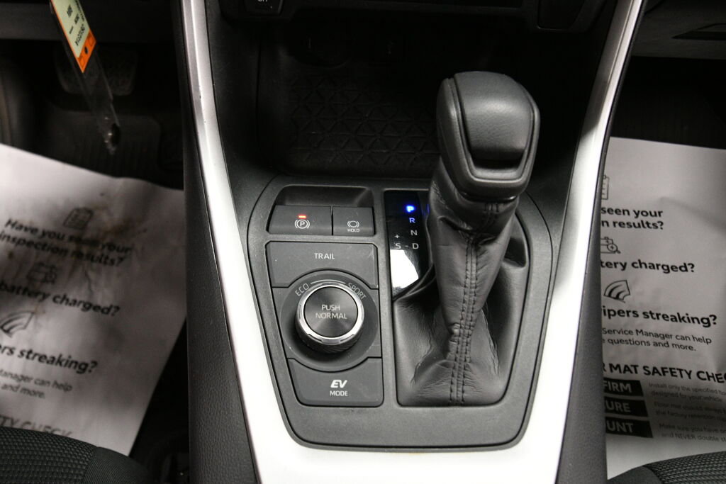Used 2020 Toyota RAV4 LE w/ Carpet Mat Package image 17