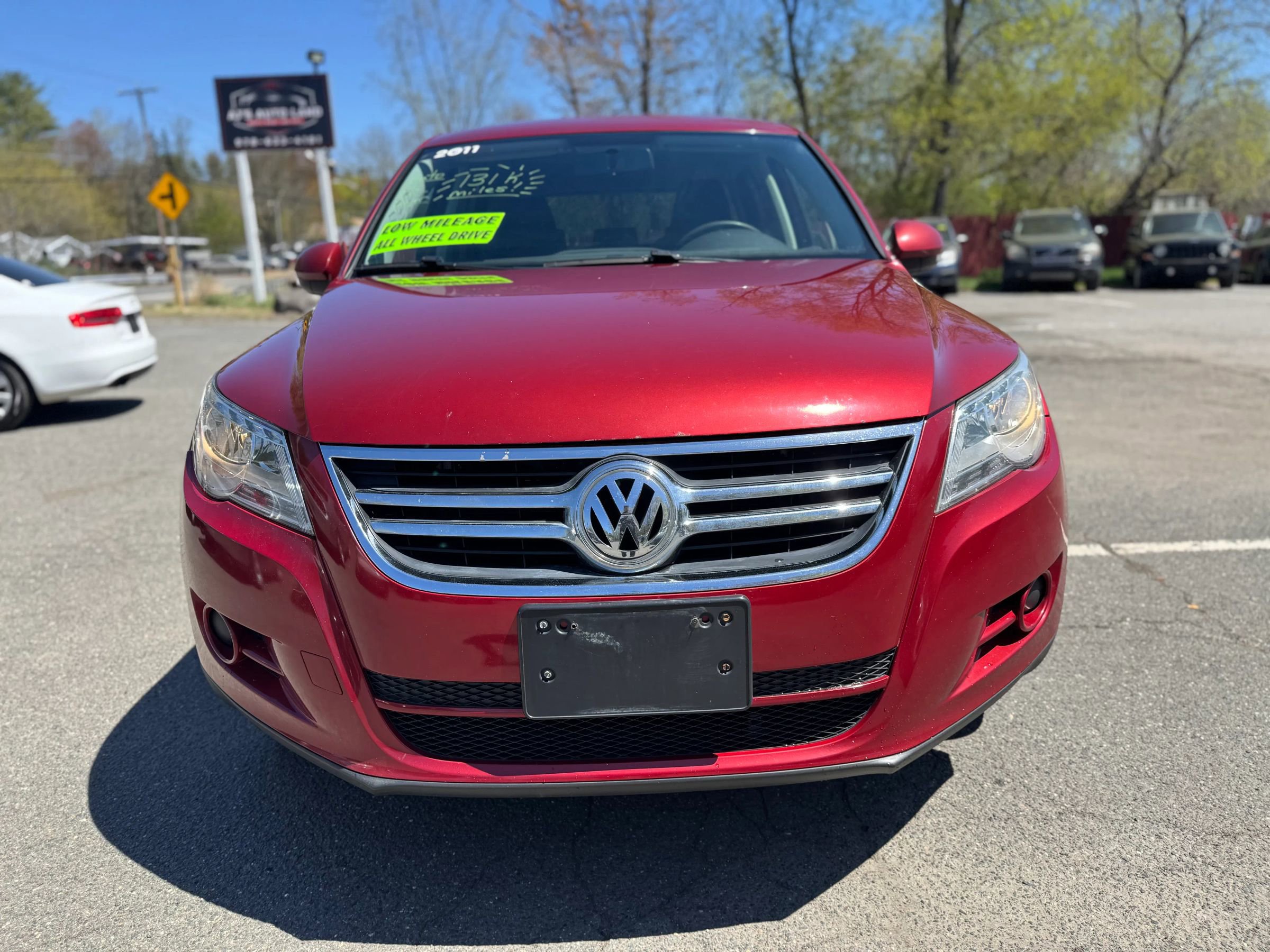 Used 2011 Volkswagen Tiguan S image 8