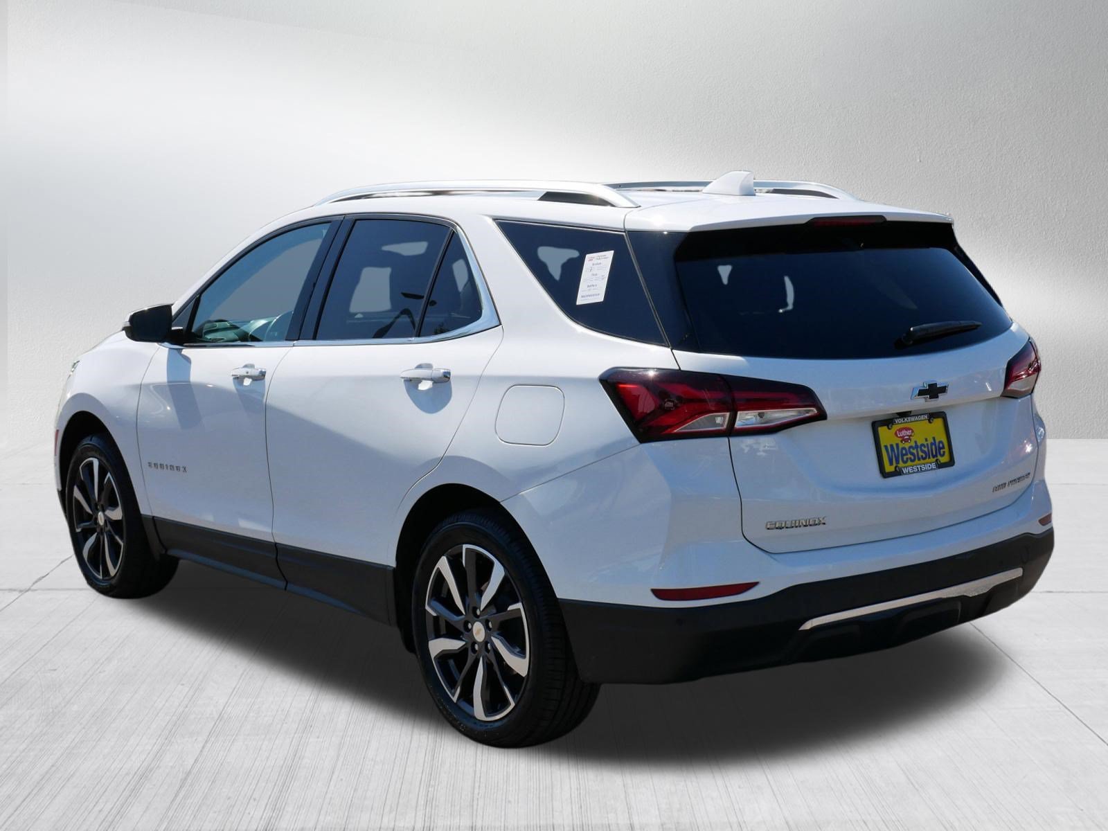 Used 2022 Chevrolet Equinox Premier AWD/4WD image 5