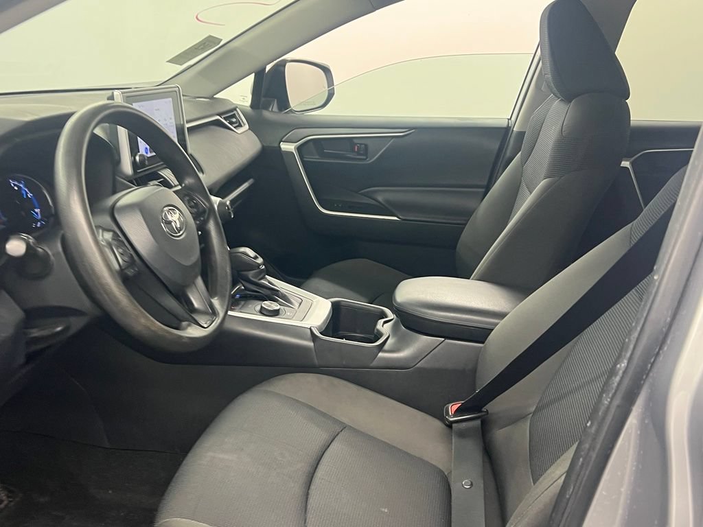Used 2023 Toyota RAV4 LE AWD/4WD image 6