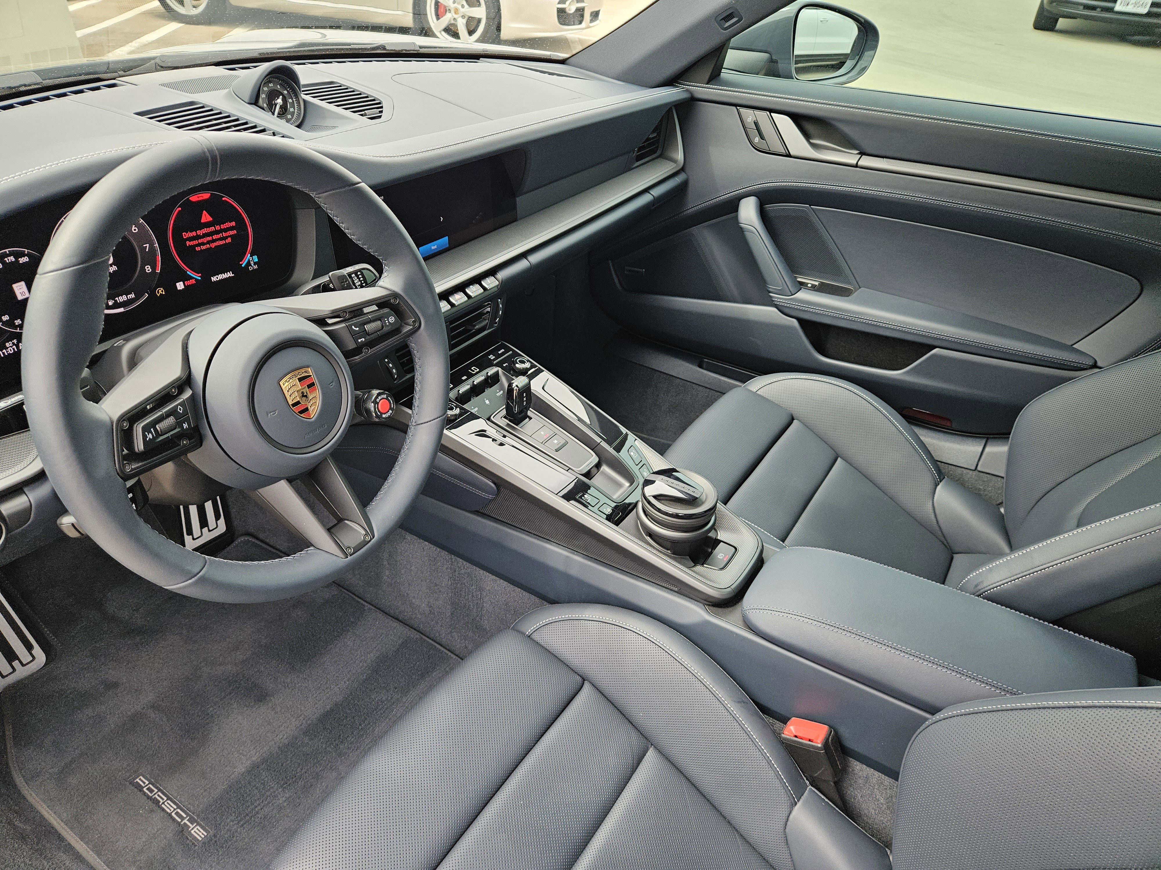 Certified 2025 Porsche 911 Carrera RWD image 4