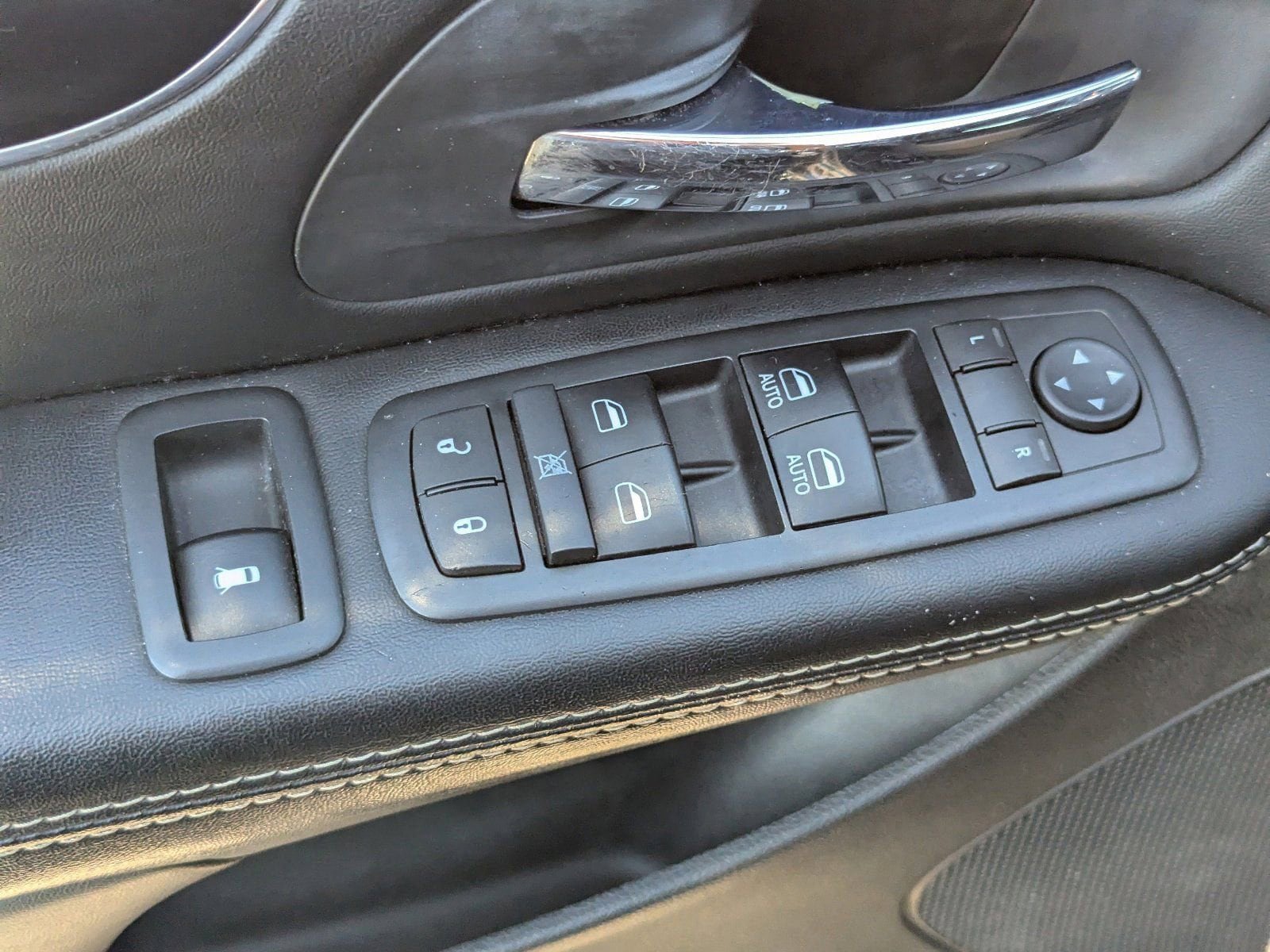 Used 2016 Dodge Grand Caravan SE FWD image 24