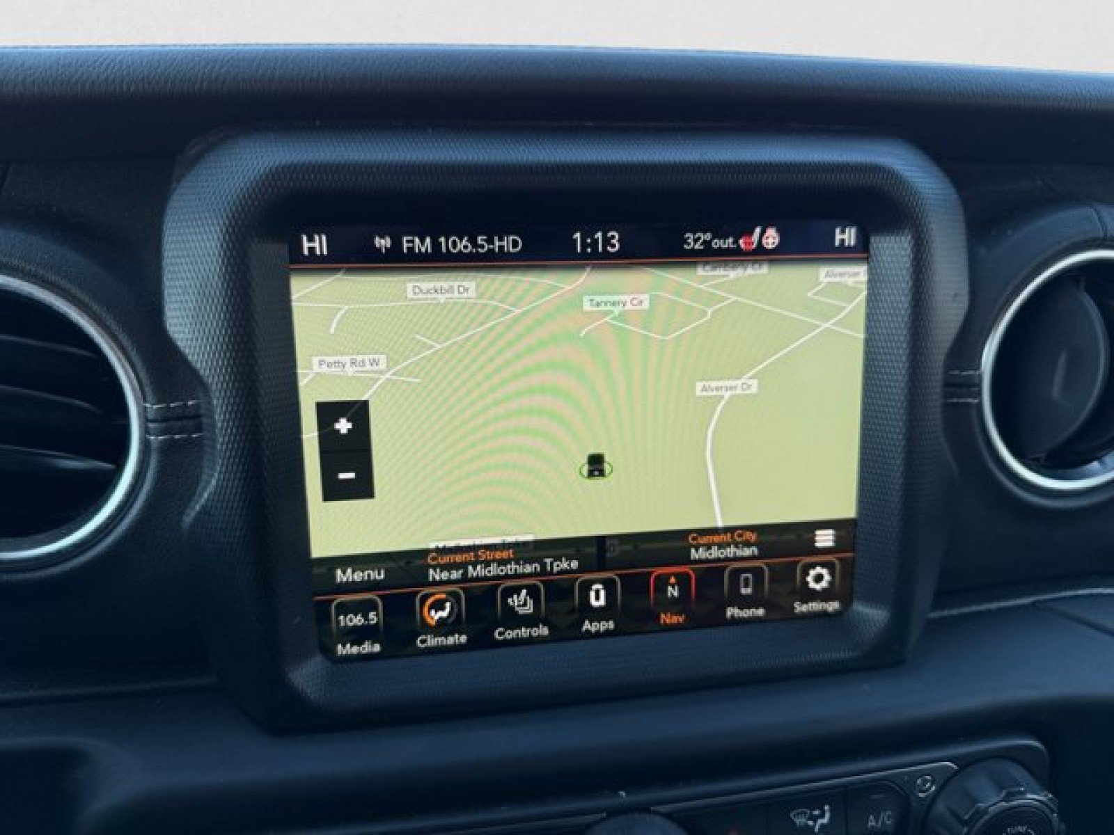 Used 2023 Jeep Wrangler Unlimited Sahara w/ Cold Weather Group AWD/4WD image 15