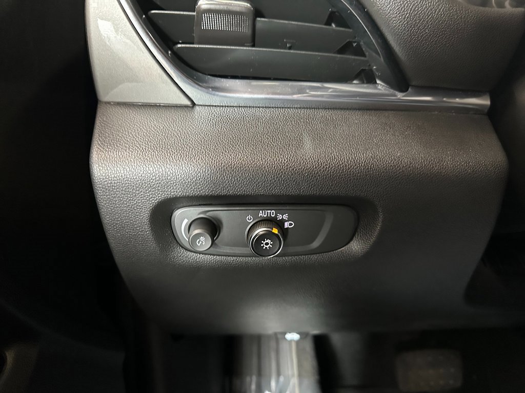 Used 2023 Chevrolet Traverse LT image 19