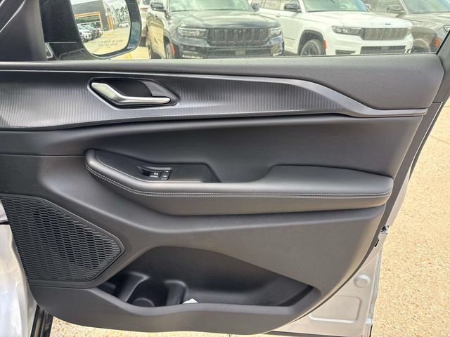 New 2025 Jeep Grand Cherokee L Altitude RWD image 30