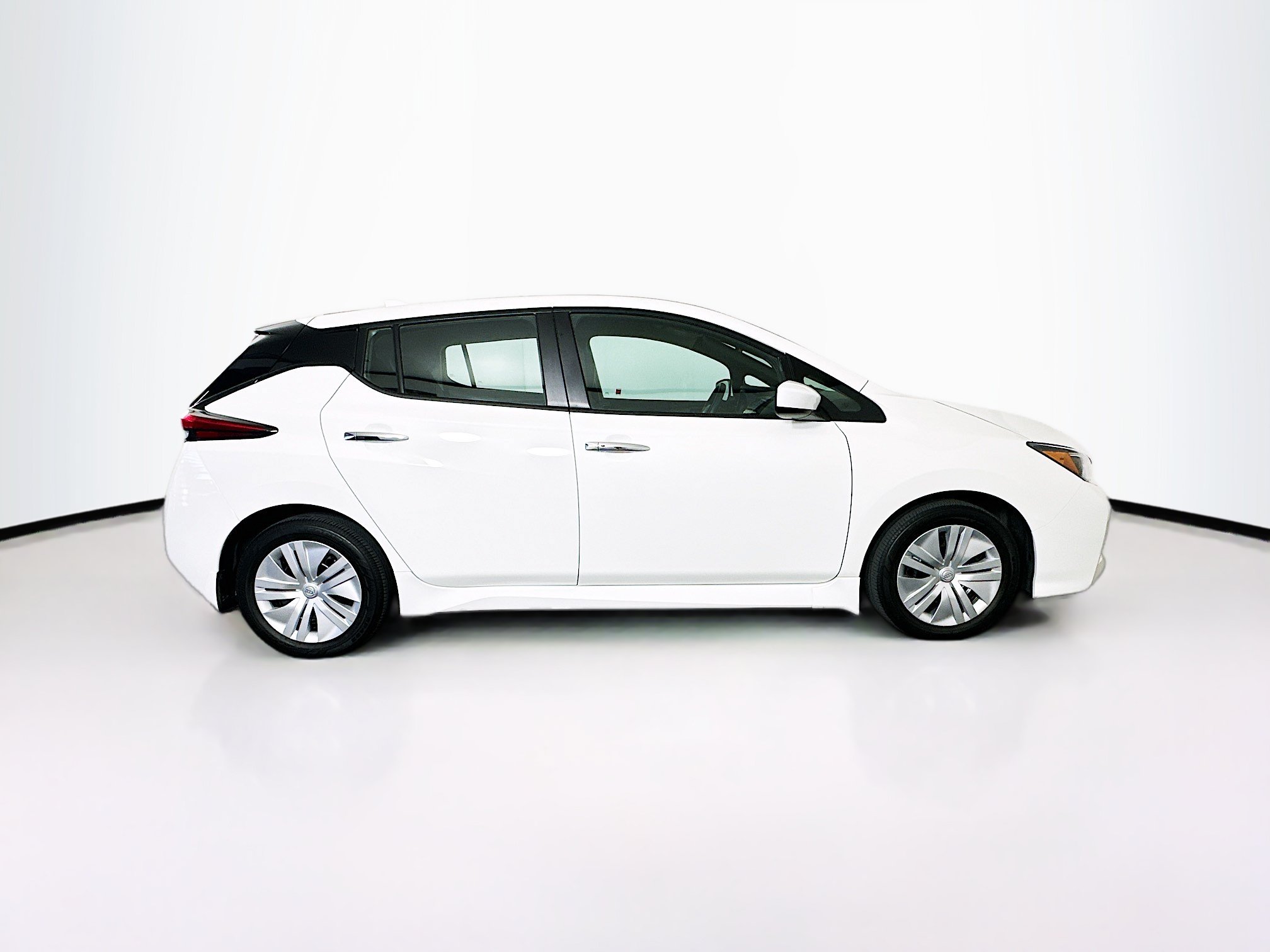 Used 2025 Nissan Leaf S FWD image 10