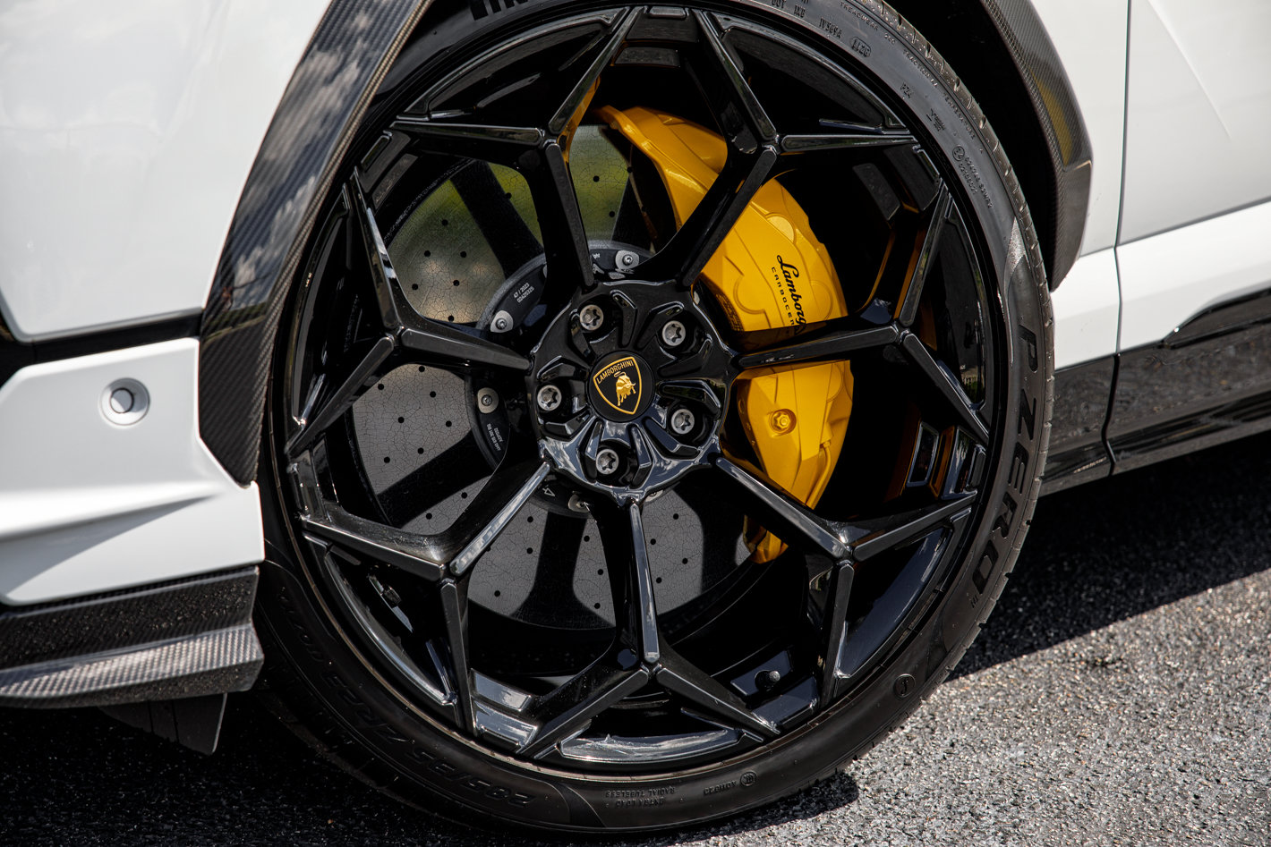 Used 2024 Lamborghini Urus Performante AWD/4WD image 3