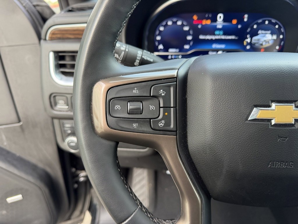 Used 2023 Chevrolet Suburban High Country image 18