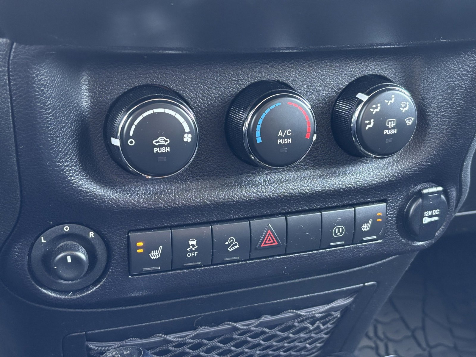 Used 2015 Jeep Wrangler Unlimited Sahara image 6