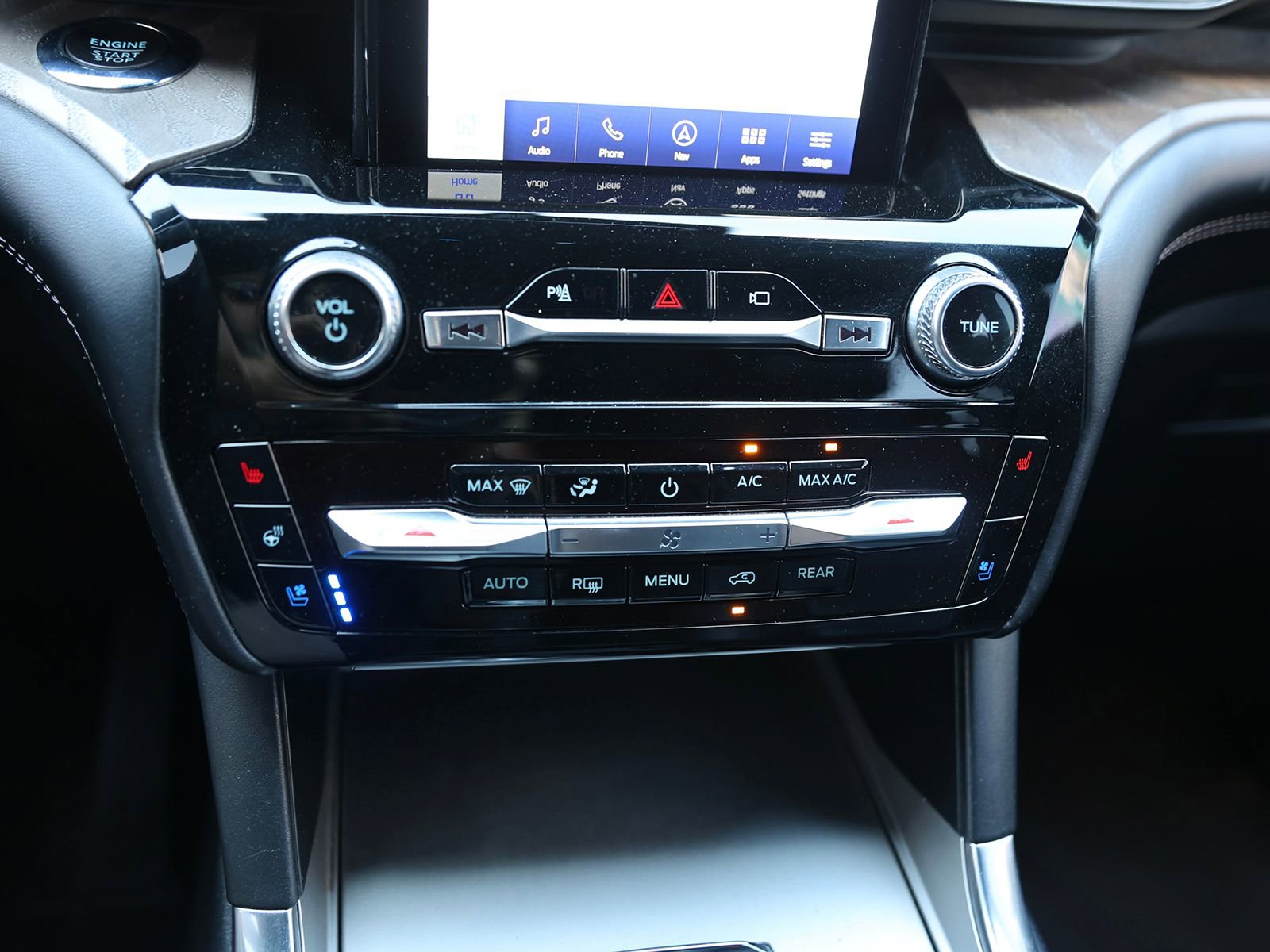 Used 2022 Ford Explorer Platinum w/ Equipment Group 601A AWD/4WD image 28