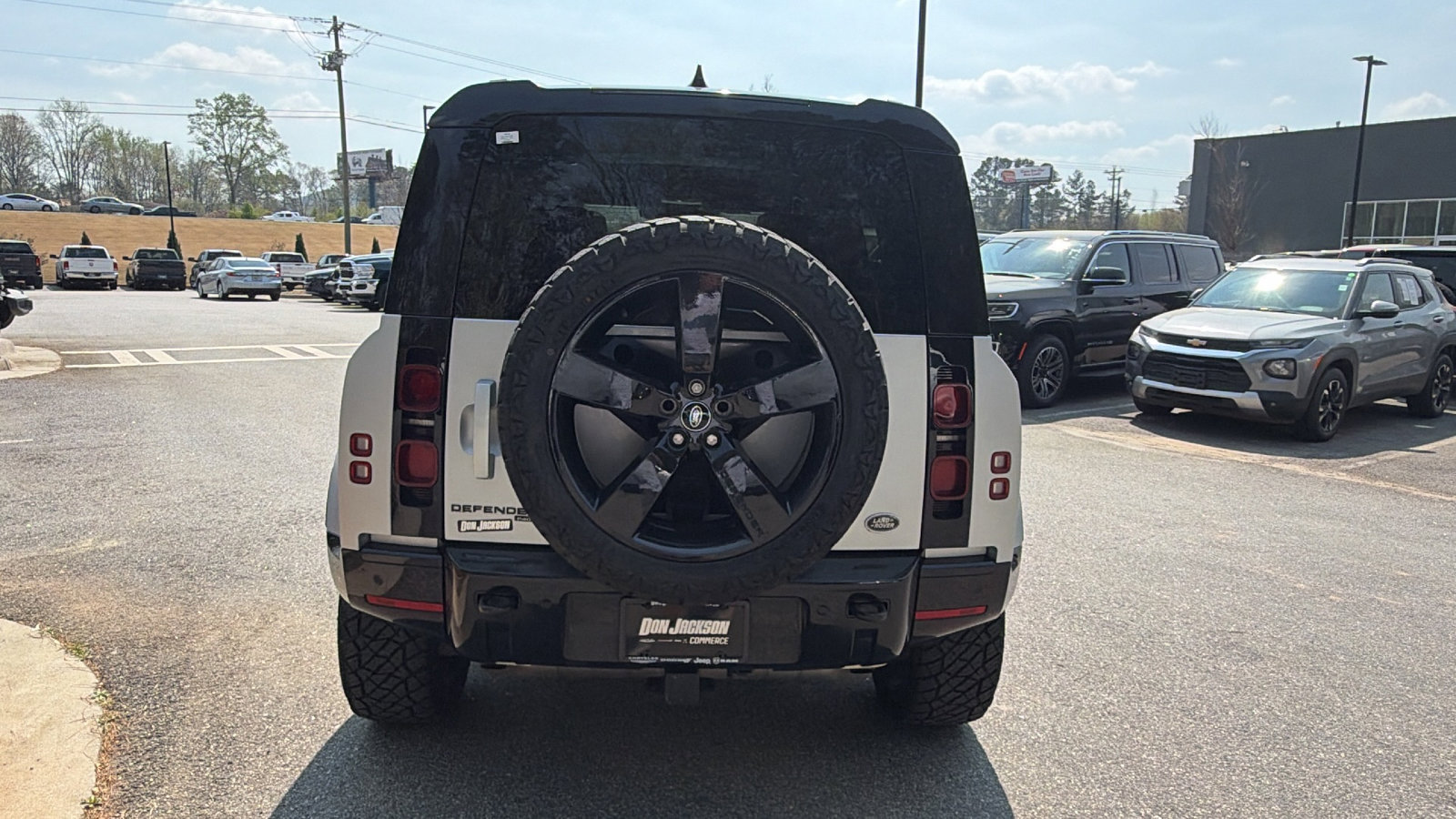 Used 2023 Land Rover Defender 110 X-Dynamic SE image 9